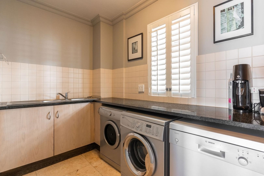 2 Bedroom Property for Sale in Mouille Point Western Cape